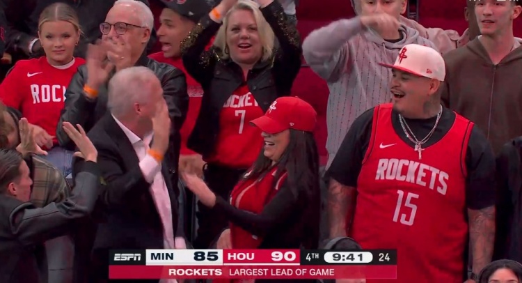 本场最大领先！火箭一波攻势领先森林狼5分打停比赛